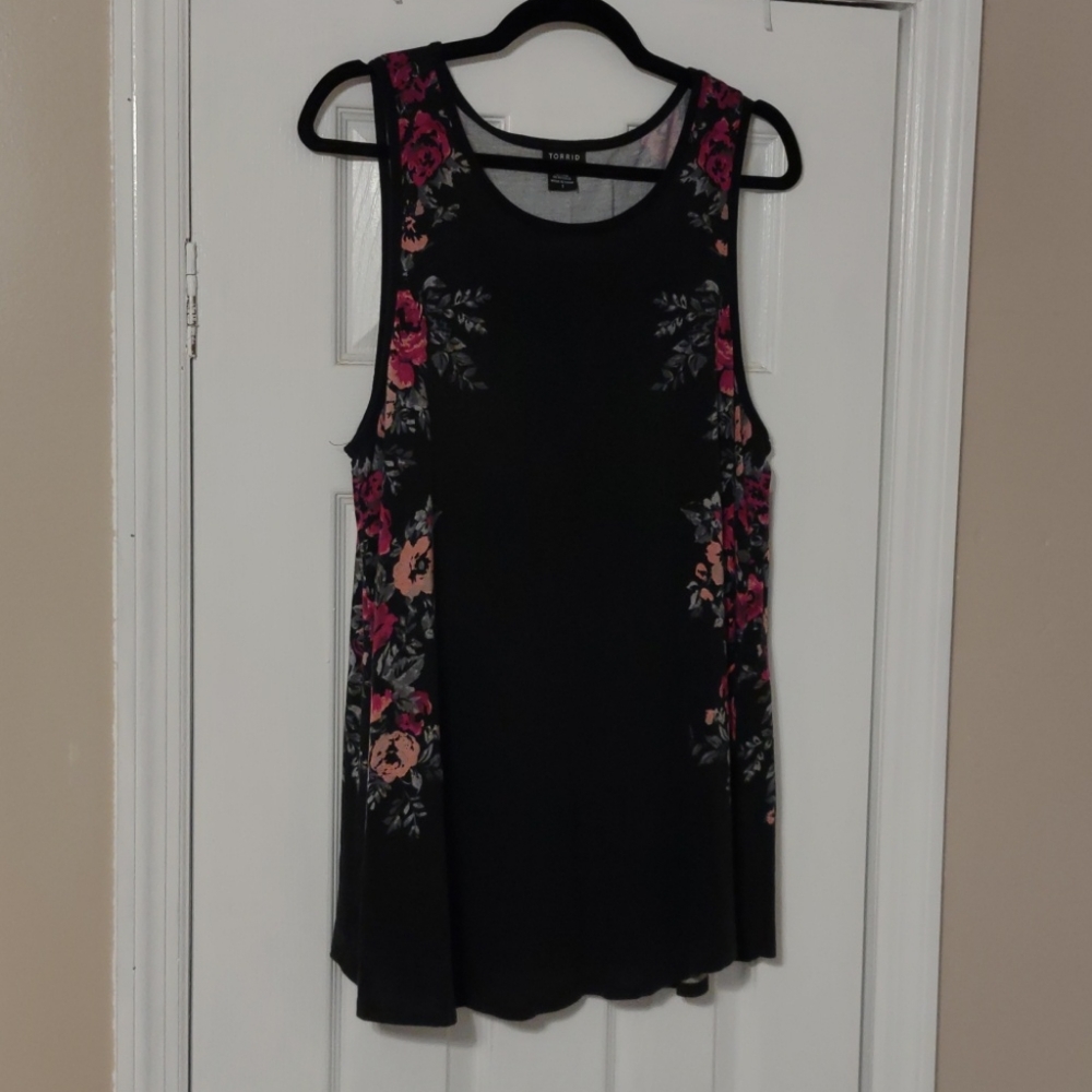 Torrid sleeveless shirt